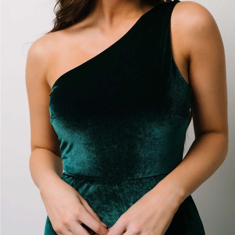 (Emerald Green) Tatiana Velvet One Shoulder Maxi Dress - Picture 2 of 13